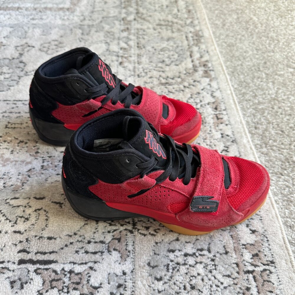 Jordan Boy's Zion 2 Basketball Shoes